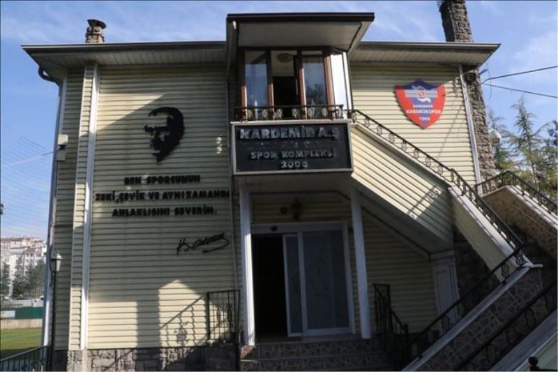  Karabükspor tesislerinden eski başkanın ismi kaldırıldı