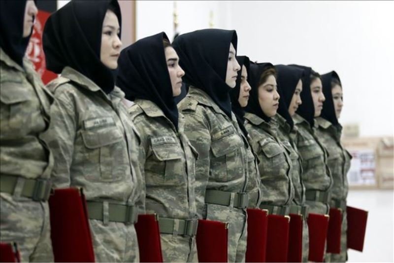 75 Afgan kadın subay Antalya´da eğitimlerini tamamladı