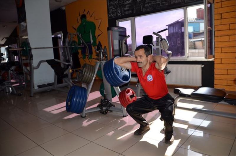 Görme engelli halterci 3 ayda hazırlandığı halter müsabakasında Türkiye ikincisi oldu
