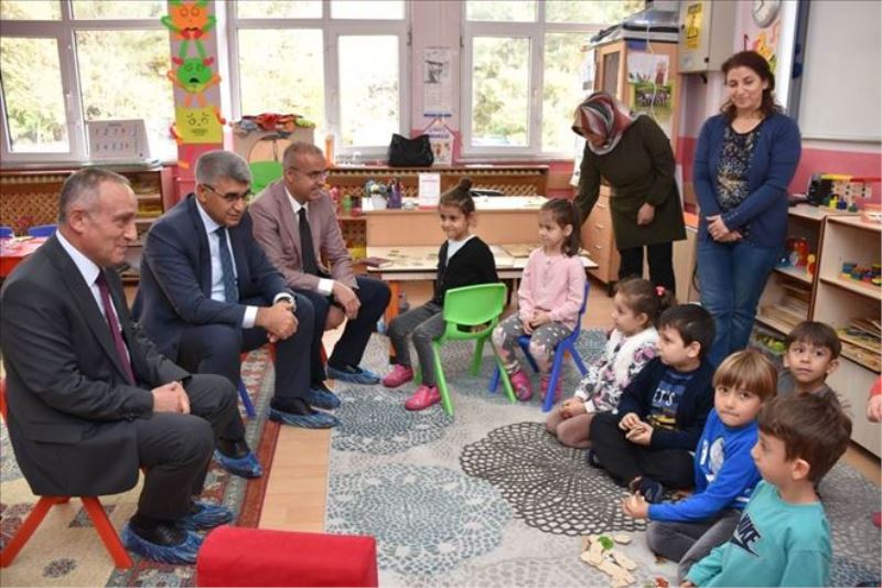 Vali Fuat Gürel, Şirinevler İlkokulu ve Anasınıfını ziyaret etti