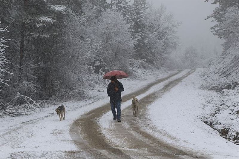 Karabük - Bartın karayolunda kar yağışı etkili oluyor
