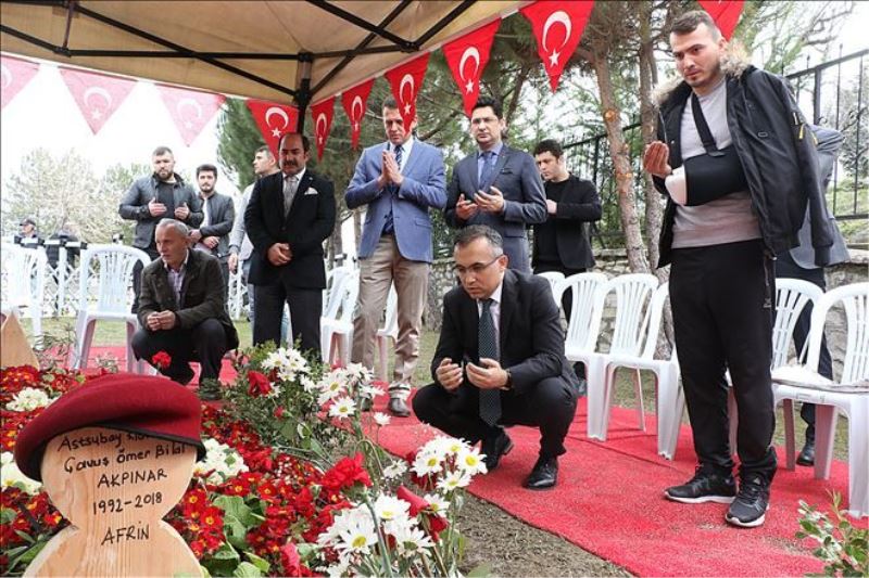 Afrin Gazisi, şehit komutanı Akpınar´ın kabrini ziyaret etti