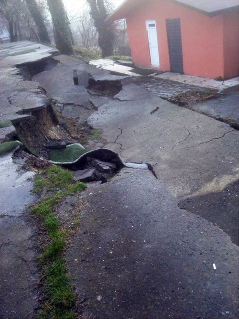 Sağanak yağışlar sonrası Gebe Köyü İlkokulu´nun betonu çöktü