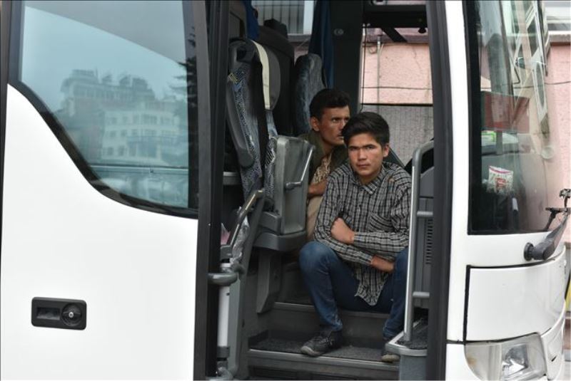 Tosya´da yolcu bileti kesilen 50 kaçak göçmen yakaladı