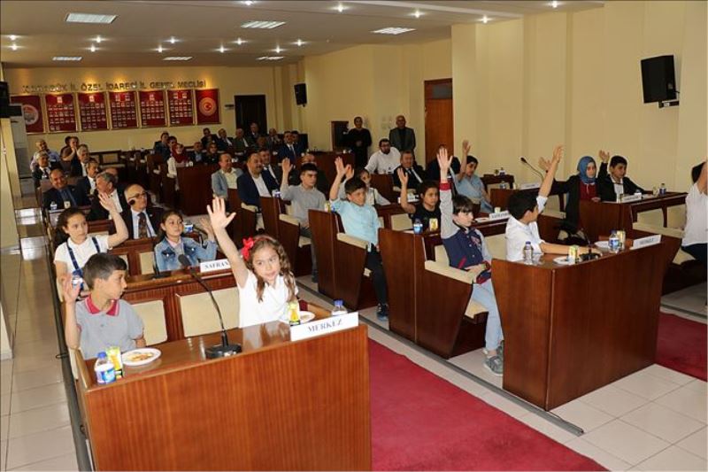 İl Genel Meclisi olağanüstü toplantısını çocuk üyeler açtı
