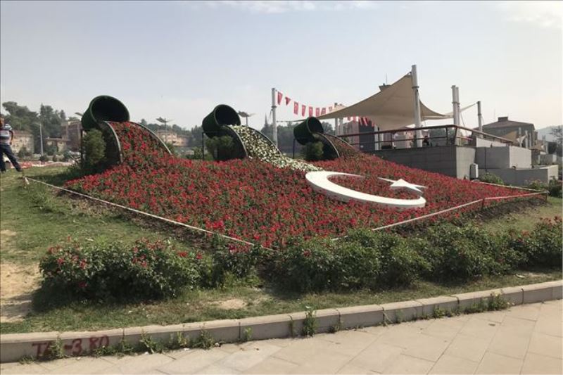 Karabük´te Türk bayrağı çiçek açtı