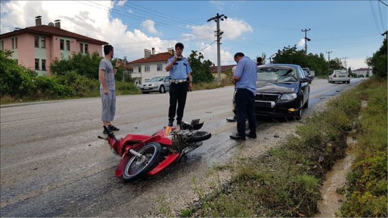 Tosya´da otomobil ile motosiklet çarpıştı: 2 yaralı