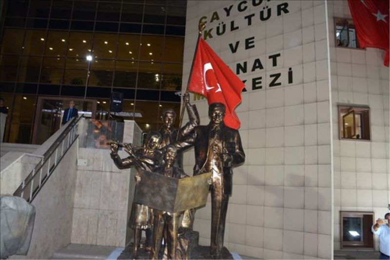 Atatürk temalı heykel görkemli törenle açıldı
