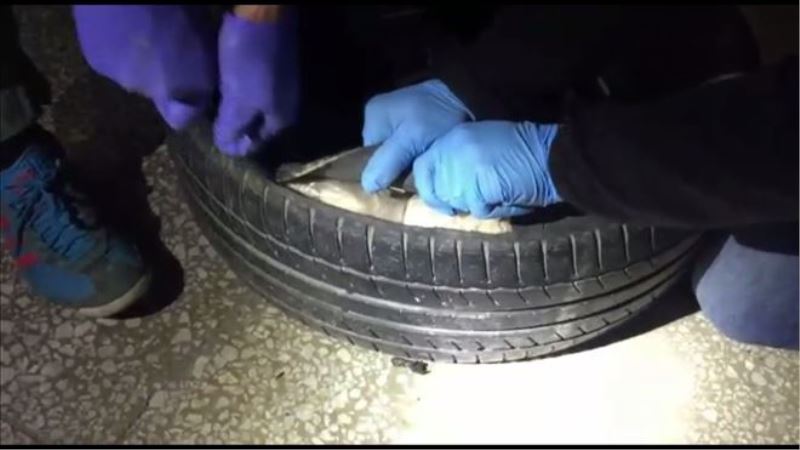 Otomobilin yedek lastiğine gizlenmiş 15 kilo eroin ele geçirildi