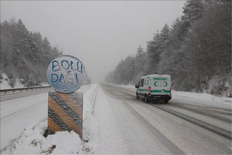 Bolu Dağı´nda kar yağışı etkili oluyor
