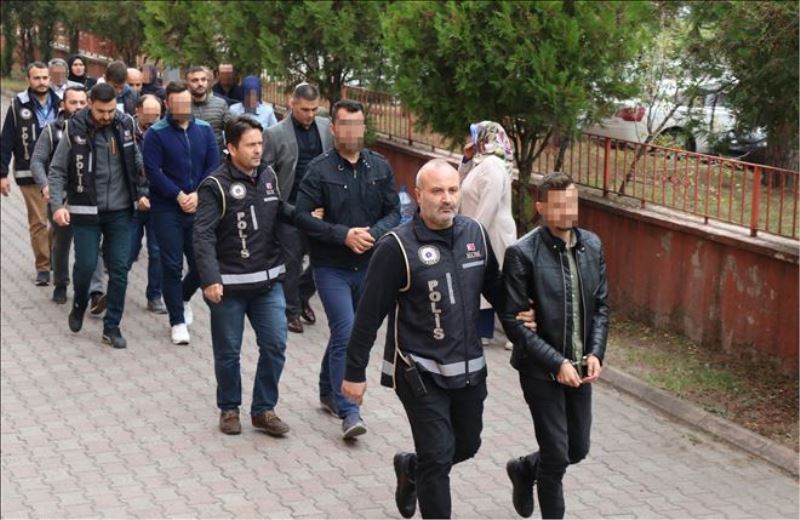 Karabük merkezli 3 ilde FETÖ operasyonu: 4´ü aktif 5 polis adliyede