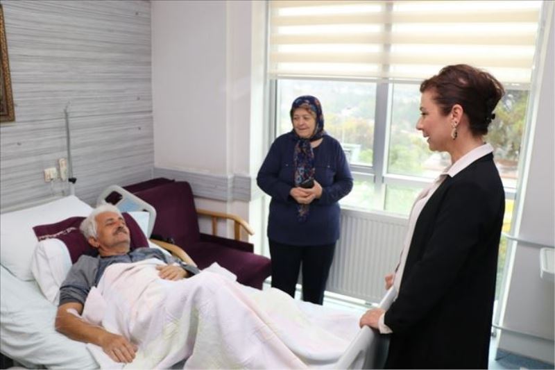 Başkan Köse hastaları ziyaret ederek moral verdi