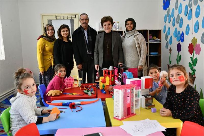 Karabük Belediyesi, Kreş Öğrencilerine Oyuncak Hediye Etti