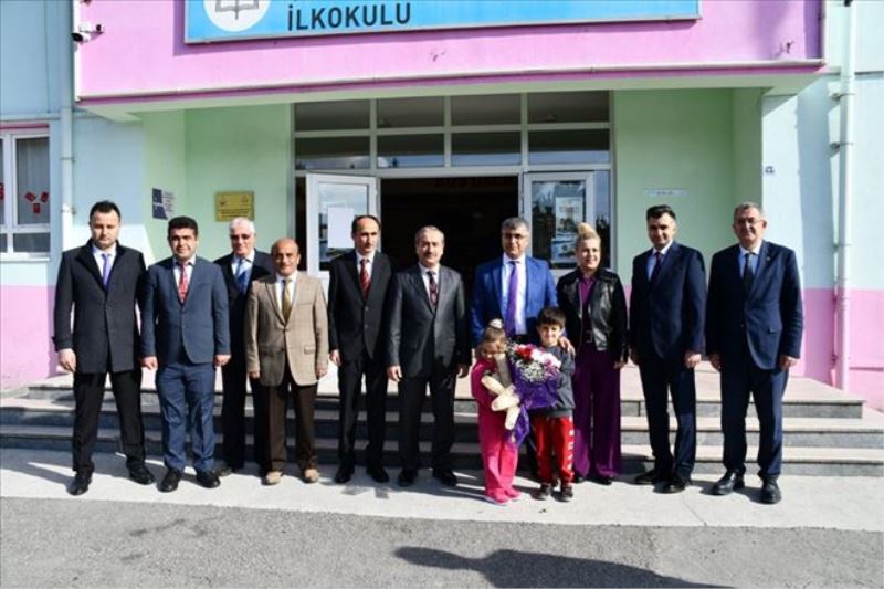 Vali Gürel, Şehit Mehmet Dinçel İlkokulunu Ziyaret Etti