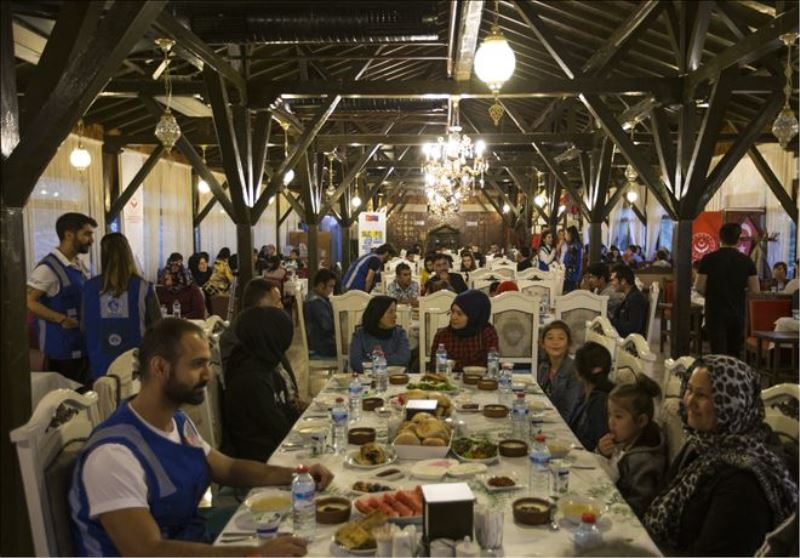 Türk ve Mülteci anneler ve çocukları Karabük´te iftarda bir araya geldi