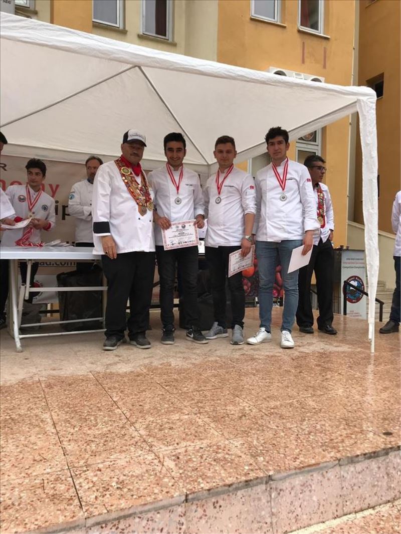 KBÜ aşçılık öğrencileri, Uluslararası Gastronomi Festivali´nde ödül aldı