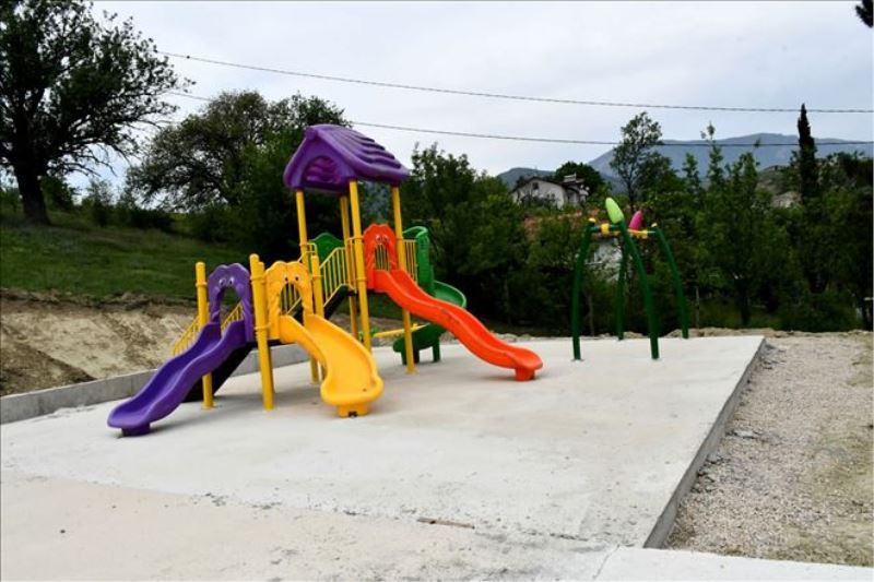 Karabük Belediyesi 5000 Evler Mahallesinde Yeşil Kuşak Çalışmalarına Devam Ediyor