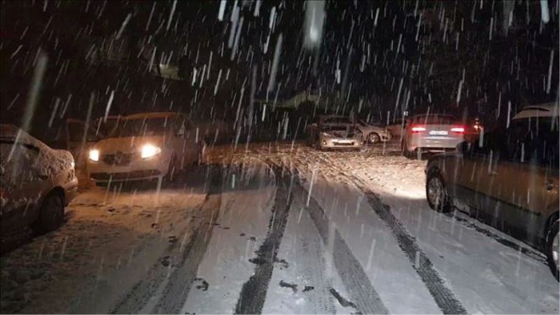 Karabük-Bartın yolunda kar yağışı