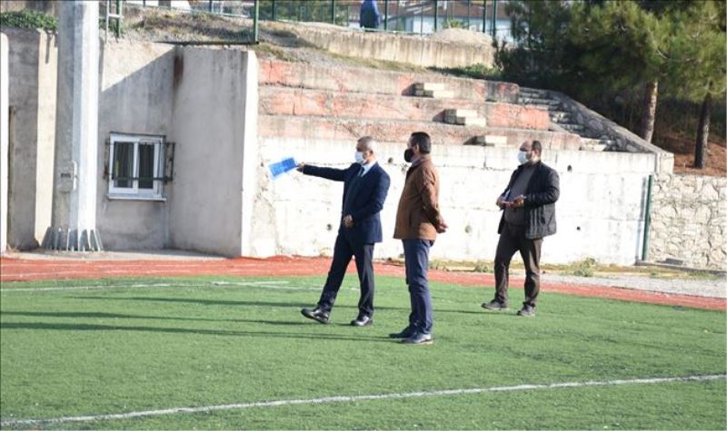 Safranbolu Sentetik Futbol Sahası´nın zemini yenileniyor