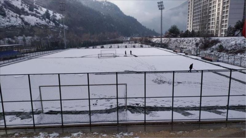 Karabük´te amatör lig maçlarına kar engeli