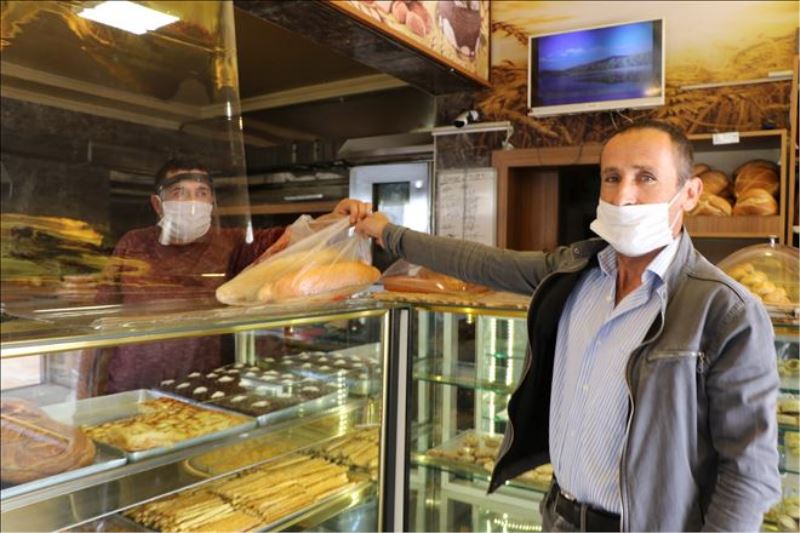 Safranbolulu fırıncıdan işini kaybedenlere ücretsiz ekmek