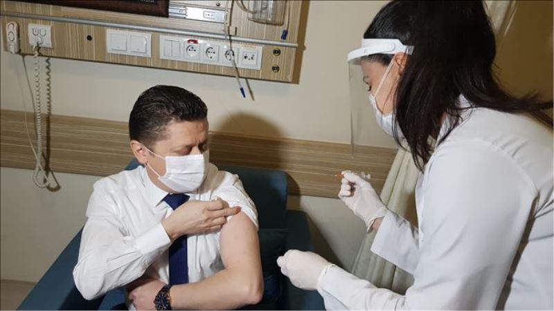 Covid-19 aşısı Karabük´te sağlık çalışanlarına uygulanmaya başladı