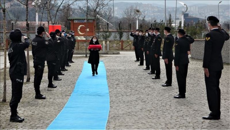 Çanakkale´ye ulaştırılacak Türk Bayrağı Karabük´te teslim alındı
