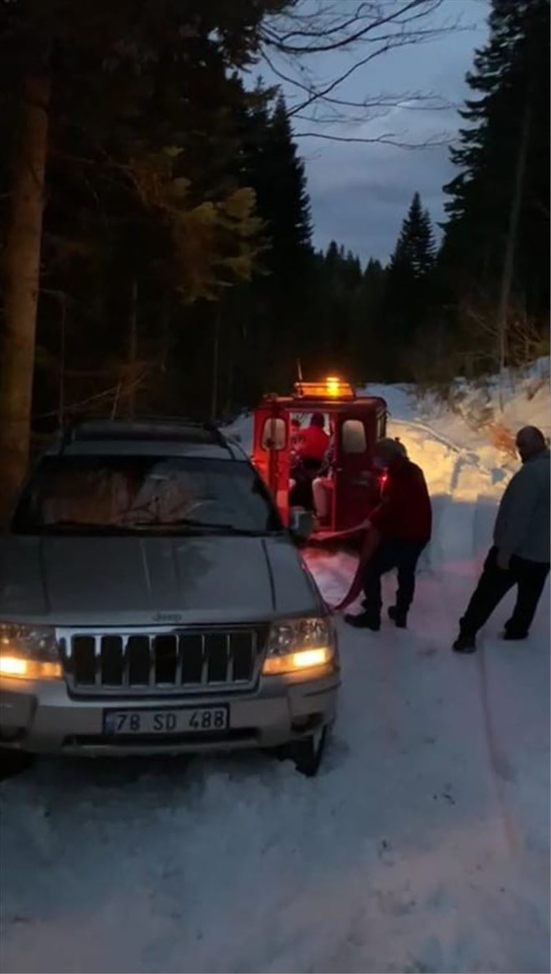 Karda araçları mahsur kalanların imdadına KARDOFF ekipleri yetişti